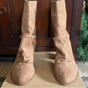 Oasis Society scrunched women’s boots. Camel in color and size 10